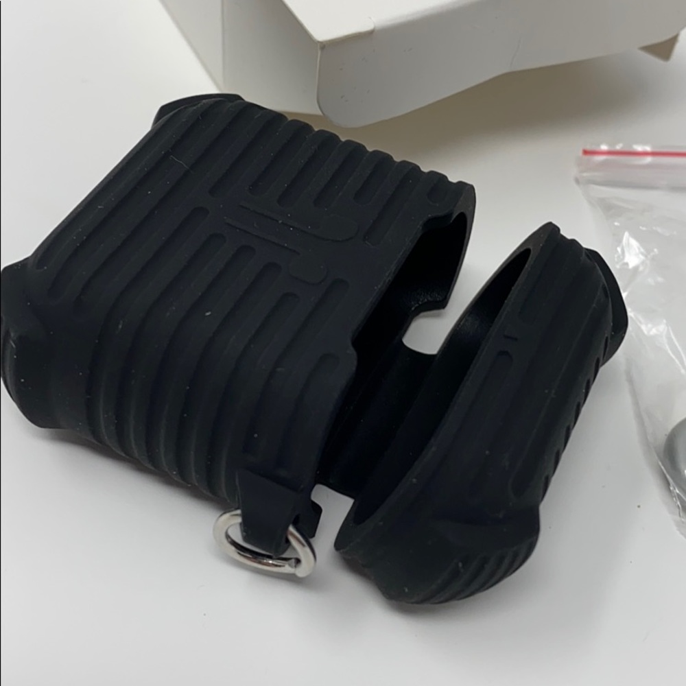 First gen AirPod cases - Picture 6 of 6